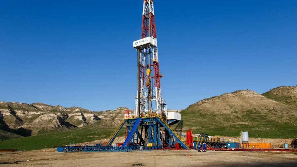 Land drilling rig on a well site